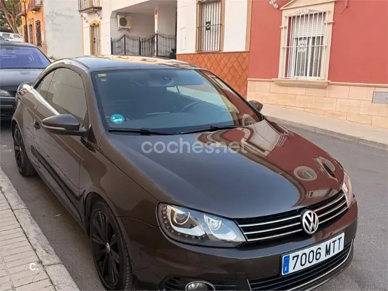 Usado VW Eos 122 CV (89 kW) 2015 Marrón Descapotable