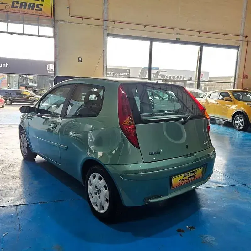 Usado Fiat Punto Active 60 CV (44 kW) 2002 Verde Utilitario