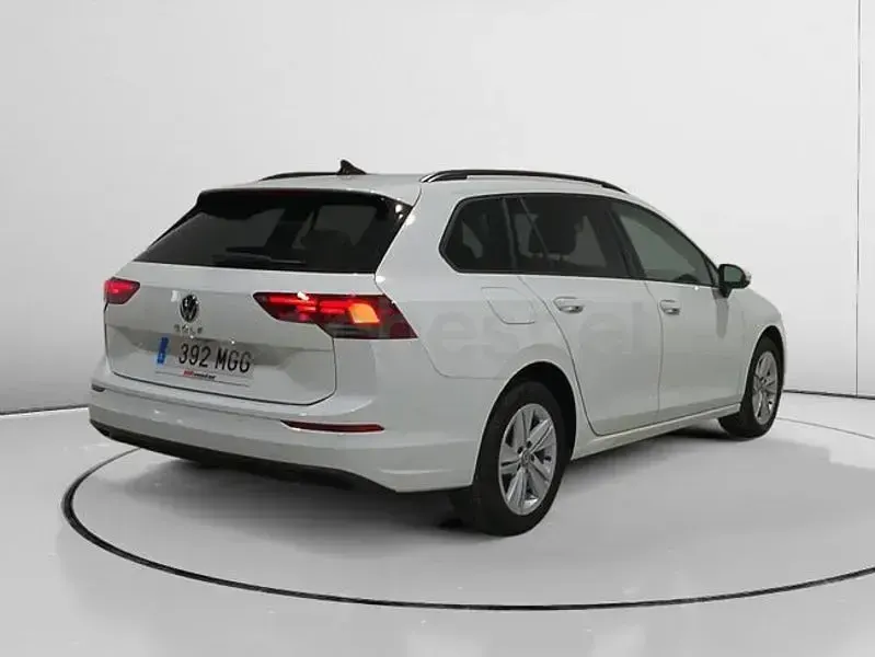 Usado VW Golf VIII Life 116 CV (85 kW) 2023 Blanco Familiar