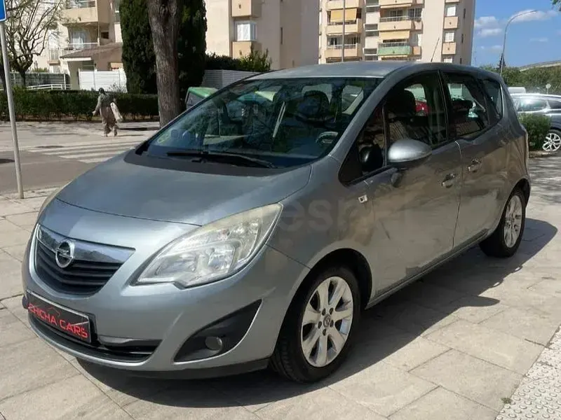 Usado Opel Meriva Cosmo 110 CV (80 kW) 2011 Gris / plata Monovolumen