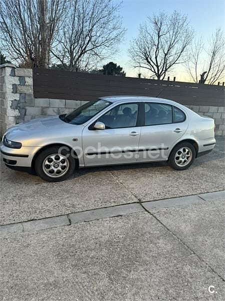 Usado Seat Toledo 125 CV (91 kW) 1999 Gris / plata Berlina