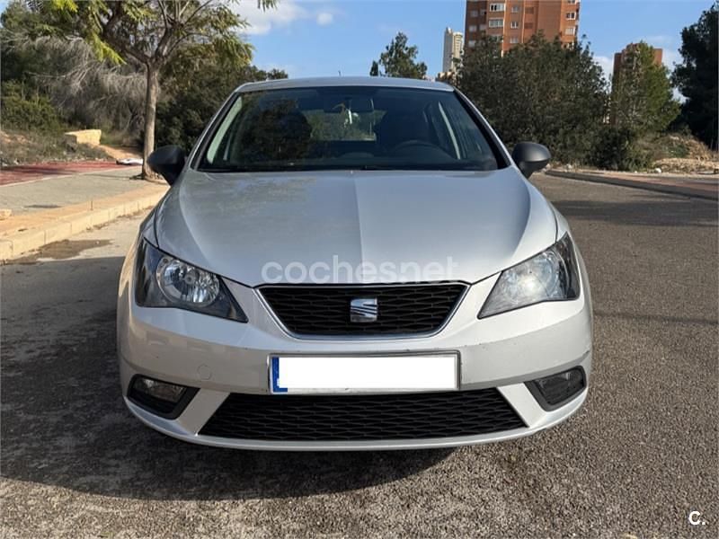 Gris / plata Usado 2014 Seat Ibiza Reference Berlina | 5990 € (Buen precio) - Imagen 1/4