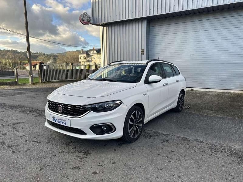 Usado Fiat Tipo Lounge 120 CV (88 kW) 2017 Blanco Familiar