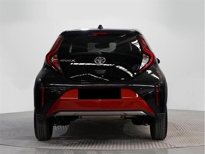 Usado Toyota Aygo X Edition 72 CV (52 kW) 2022 Bitono rojo chilli SUV