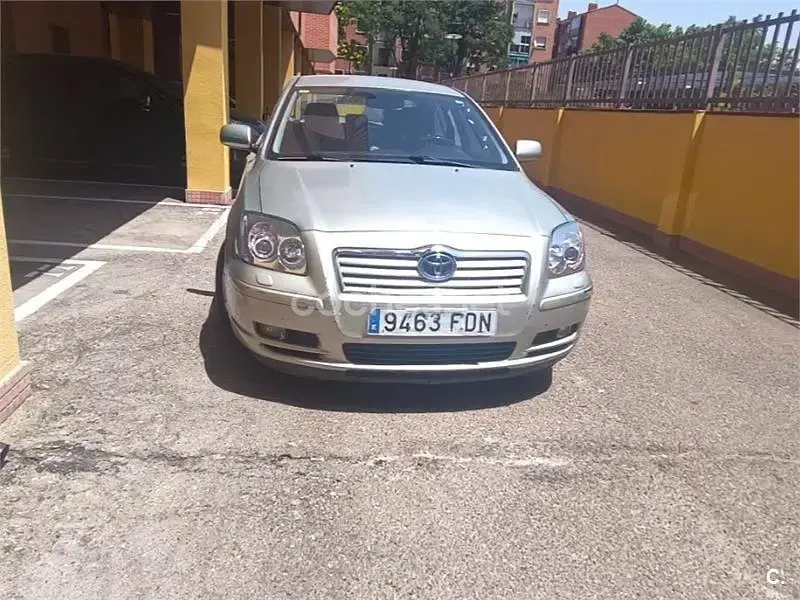 Usado Toyota Avensis Executive 150 CV (110 kW) 2006 Gris / plata Berlina