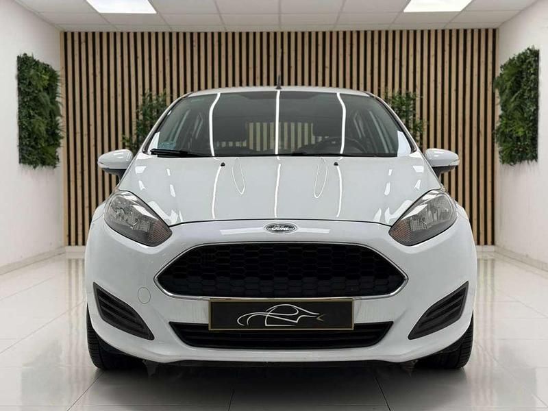Usado Ford Fiesta Trend 75 CV (55 kW) 2017 Blanco Utilitario