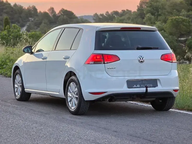 Usado VW Golf VII Edition 105 CV (77 kW) 2014 Blanco Berlina