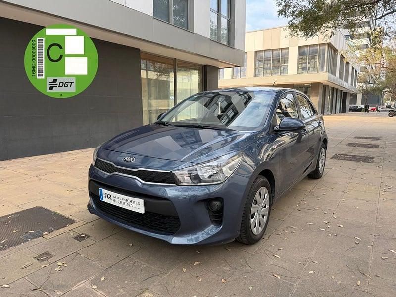 Usado Kia Rio 84 CV (61 kW) 2017 Gris / plata Berlina