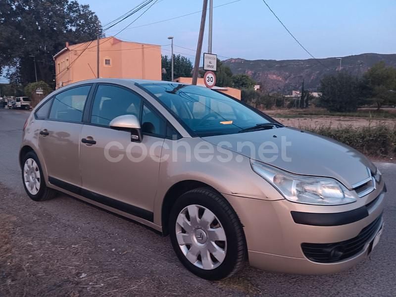 Usado Citroën C4 110 CV (80 kW) 2007 Beige Berlina