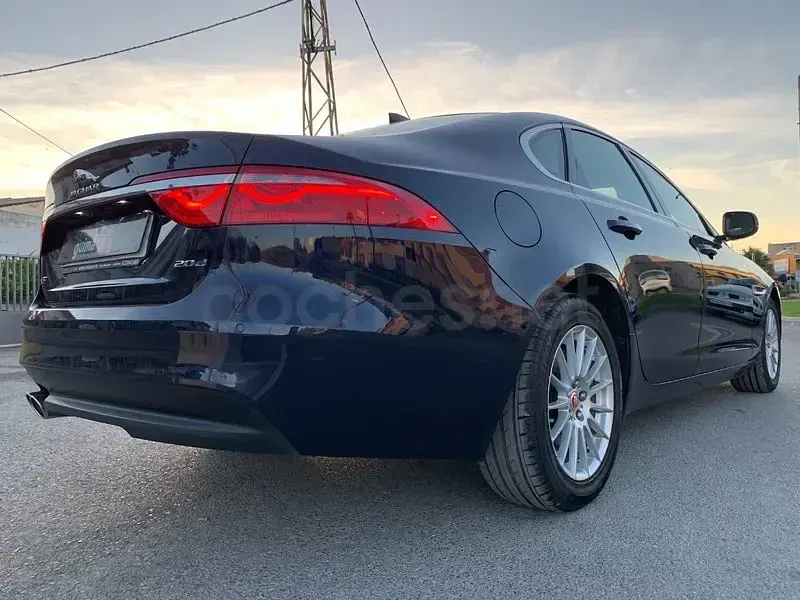 Usado Jaguar XF Prestige 180 CV (132 kW) 2016 Azul Berlina