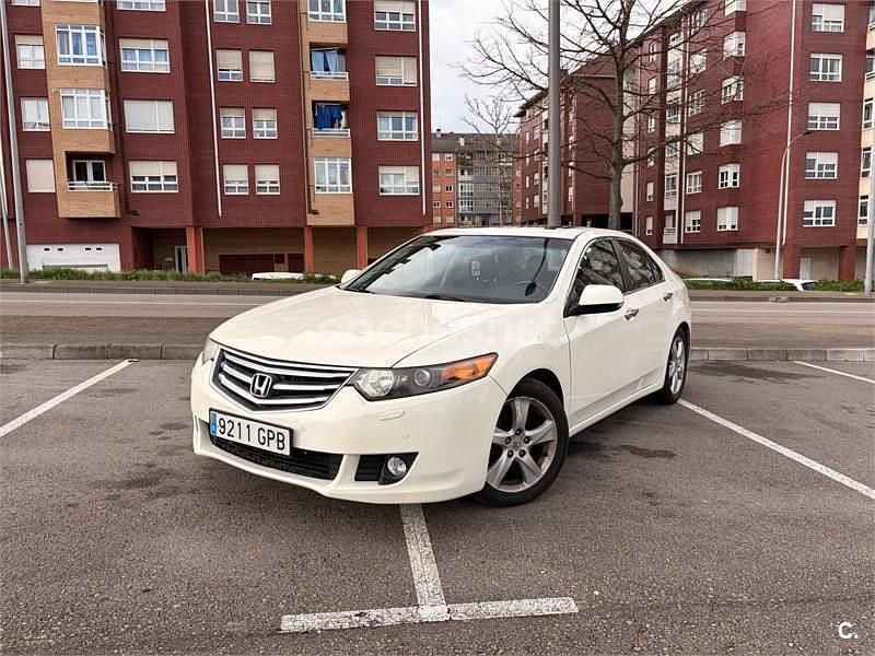 Blanco Usado 2009 Honda Accord Executive Berlina | 7500 € (Precio justo) - Imagen 1/4