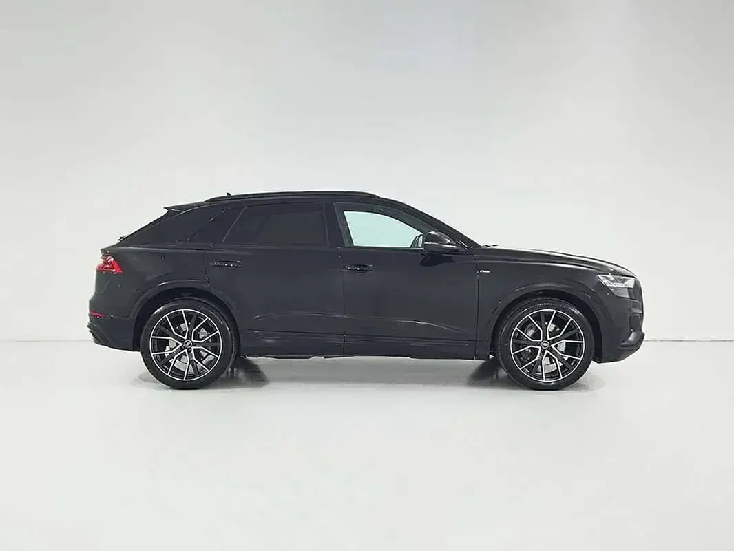 Usado Audi Q8 Ambiente 286 CV (210 kW) 2022 Negro SUV