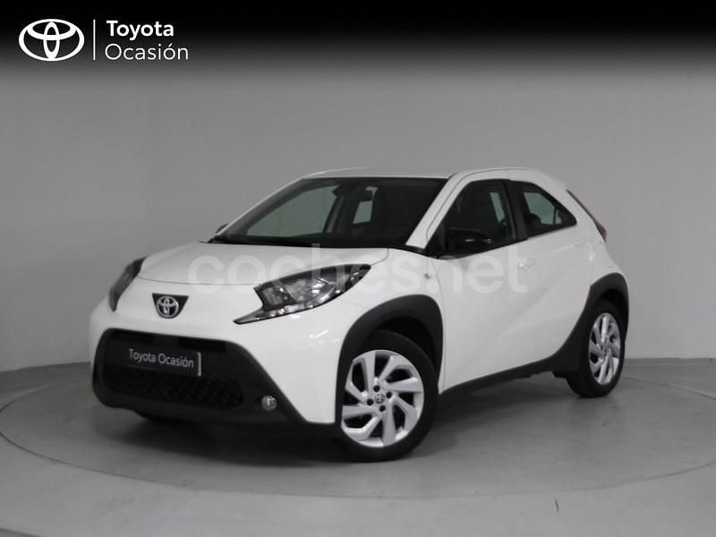 Blanco Usado 2024 Toyota Aygo Play Utilitario | 15.990 € (Un poco caro) - Imagen 1/4