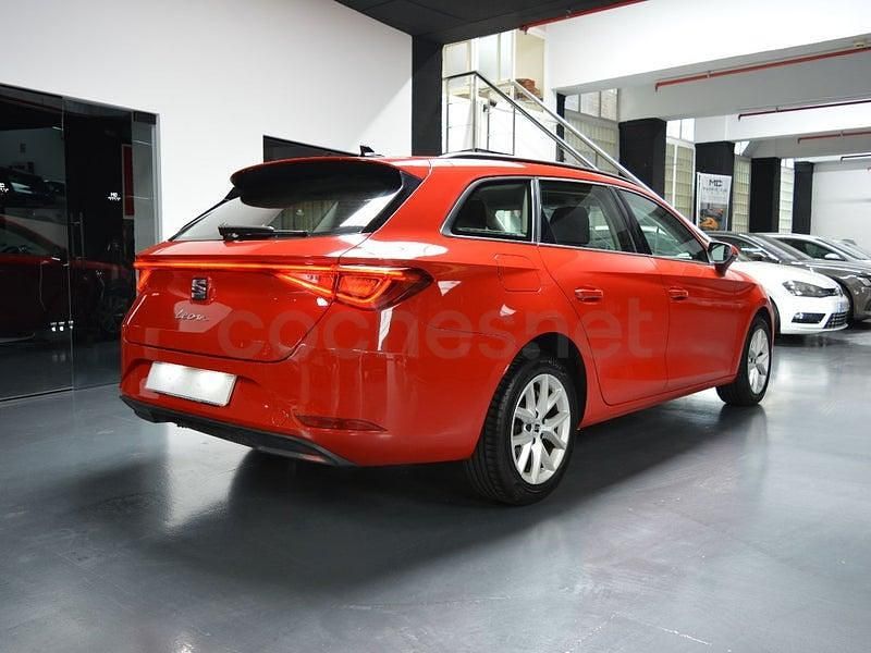 Usado Seat Leon Reference 115 CV (84 kW) 2021 Rojo Familiar
