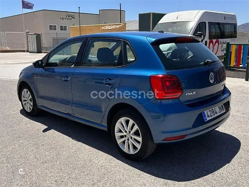 Usado VW Polo Advance 75 CV (55 kW) 2016 Azul Berlina