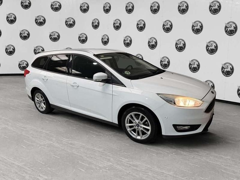 Usado Ford Focus Titanium 116 CV (85 kW) 2015 Blanco Familiar