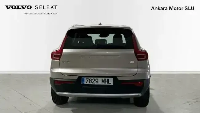 Usado Volvo XC40 Core 213 CV (156 kW) 2023 Gris SUV