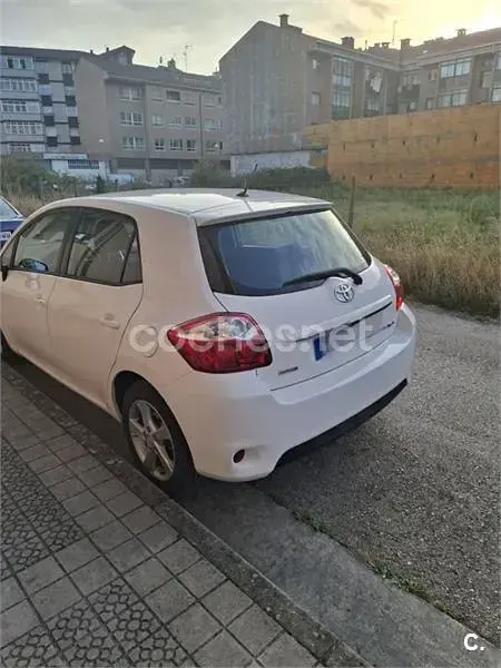 Usado Toyota Auris Active 132 CV (97 kW) 2011 Blanco Utilitario
