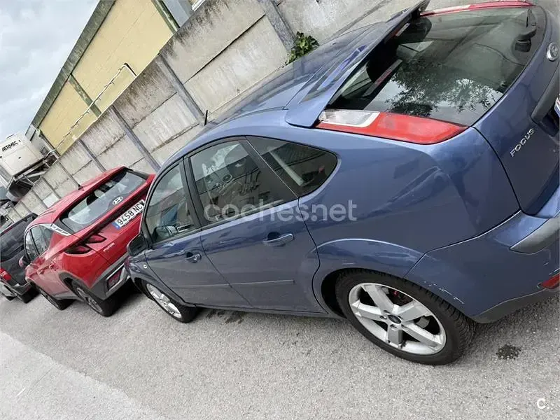 Usado Ford Focus Sport 115 CV (84 kW) 2006 Azul Berlina
