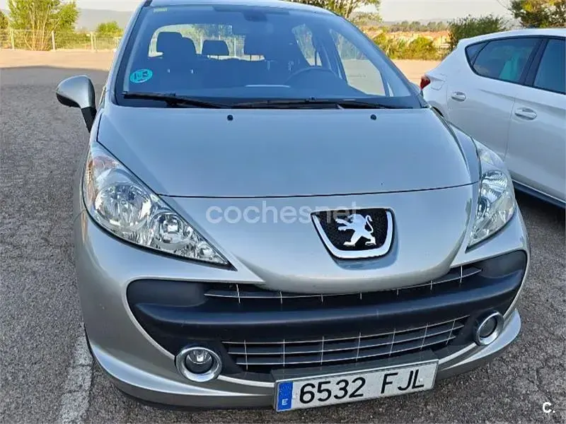 Usado Peugeot 207 110 CV (80 kW) 2006 Blanco Berlina