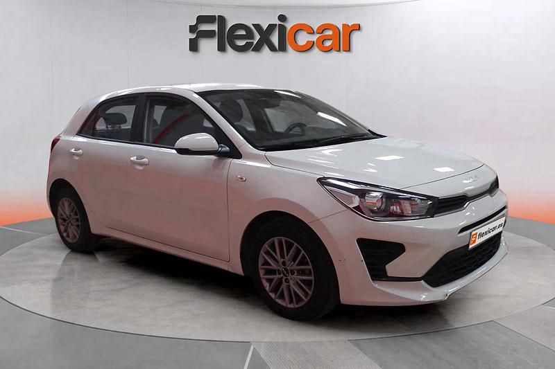 Blanco Usado 2022 Kia Rio 2 Berlina | 10.390 € (Super precio) - Imagen 1/4