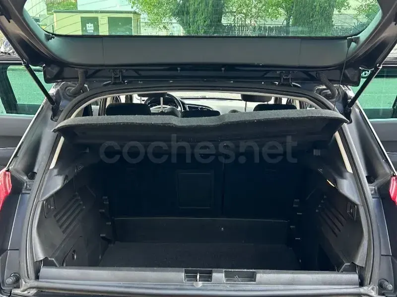 Usado Peugeot 3008 Style 120 CV (88 kW) 2014 Negro Familiar