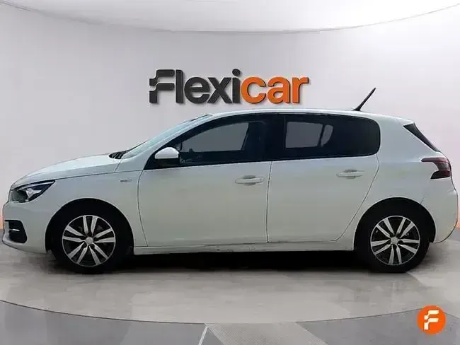 Usado Peugeot 308 Style 130 CV (95 kW) 2021 Blanco