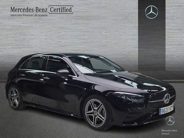 Usado Mercedes A180 AMG line 136 CV (100 kW) 2025 Negro noche