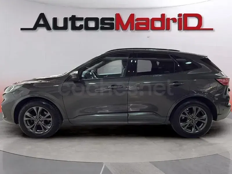 Usado Ford Kuga ST-Line 190 CV (139 kW) 2020 Gris / plata SUV