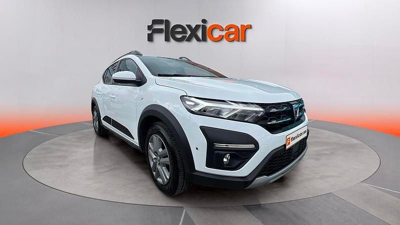 Usado Dacia Sandero Comfort 101 CV (74 kW) 2022 Blanco Berlina