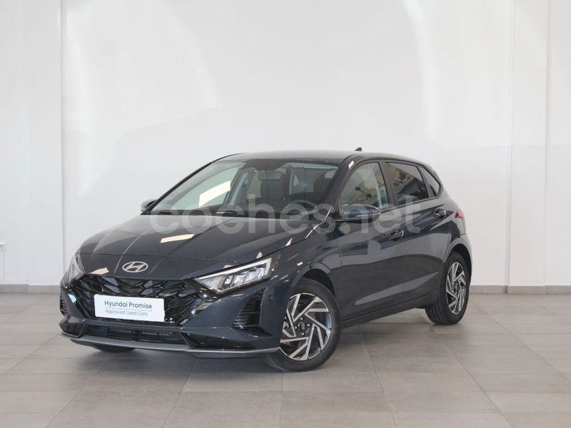 Gris / plata Usado 2024 Hyundai i20 Berlina | 19.500 € (Precio justo) - Imagen 1/4