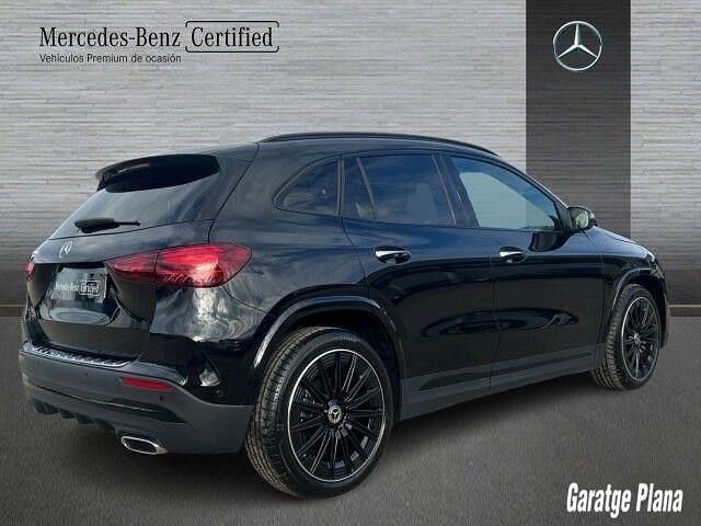 Usado Mercedes GLA200 AMG line 150 CV (110 kW) 2025 Negro cosmos SUV