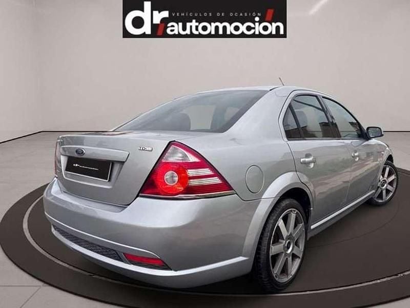 Usado Ford Mondeo Titanium 131 CV (96 kW) 2006 Gris Berlina