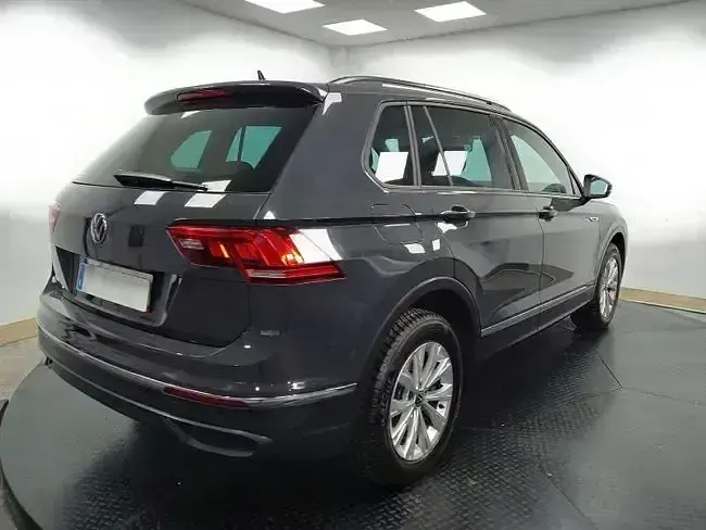Usado VW Tiguan Life 245 CV (180 kW) 2022 Gris SUV