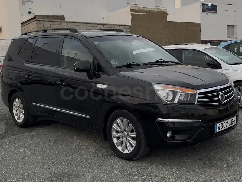 Usado SsangYong Rodius 155 CV (114 kW) 2014 Negro Monovolumen