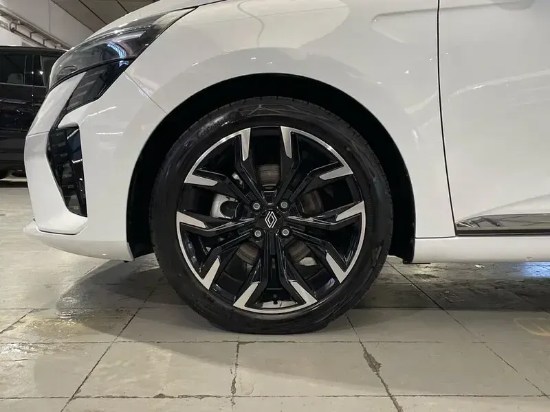 Nuevo Renault Clio V Techno 143 CV (105 kW) 2025 Blanco Berlina
