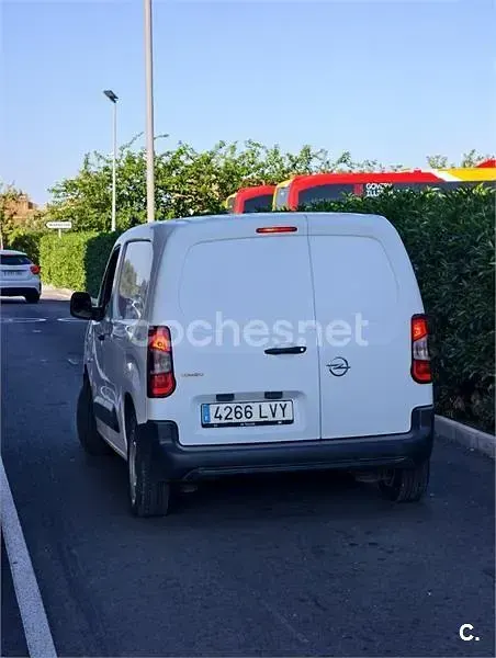 Usado Opel Combo 100 CV (73 kW) 2024 Blanco Monovolumen