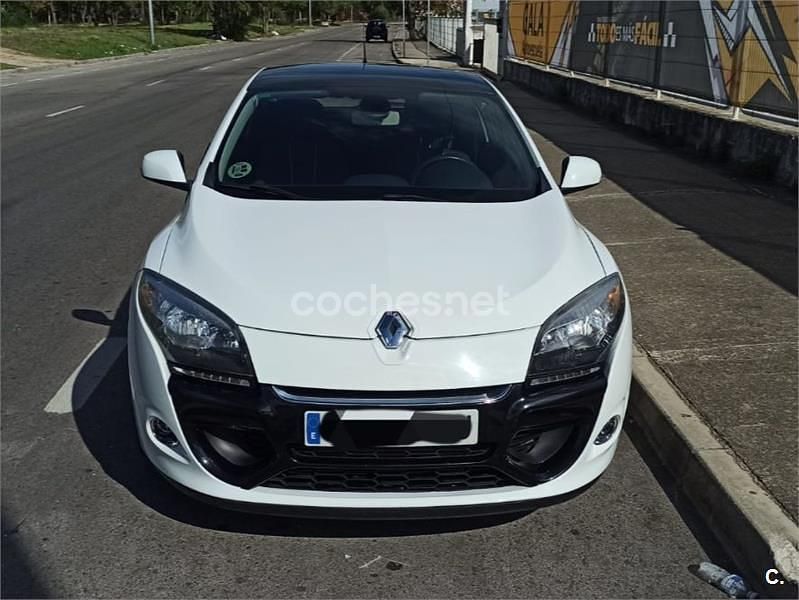 Blanco Usado 2012 Renault Mégane III Dynamique Berlina | 6100 € (Buen precio) - Imagen 1/4