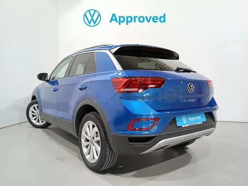 Usado VW T-Roc Life 110 CV (80 kW) 2024 Azul SUV