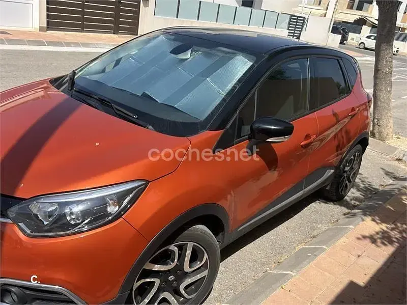 Usado Renault Captur Zen 120 CV (88 kW) 2016 Naranja SUV