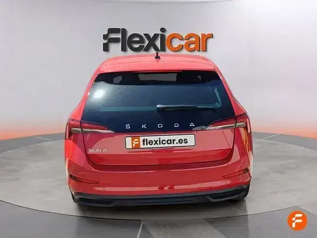 Usado Skoda Scala Active 115 CV (84 kW) 2019 Rojo Utilitario
