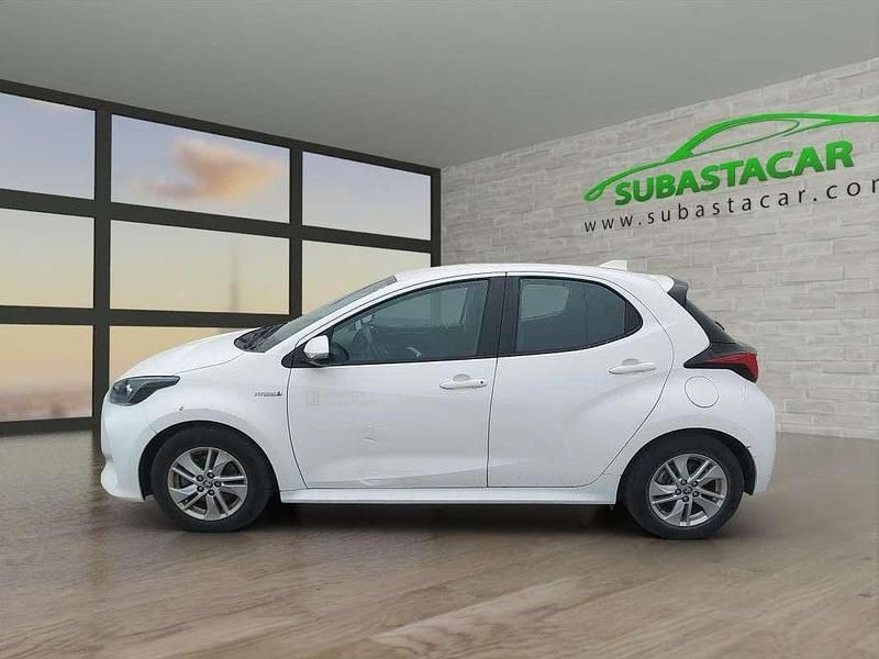 Blanco Usado 2021 Toyota Yaris Hybrid Active Utilitario | 12.314 € (Super precio) - Imagen 1/4