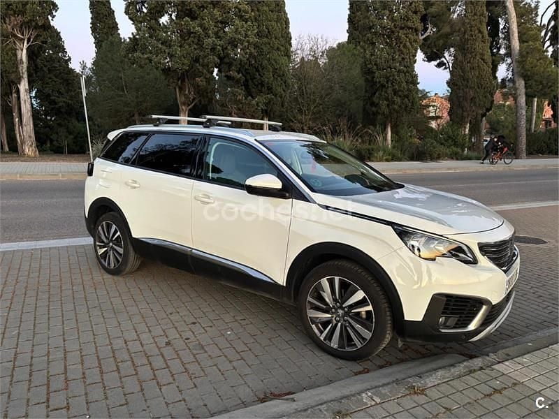 Usado Peugeot 5008 Allure 130 CV (95 kW) 2017 Blanco Monovolumen