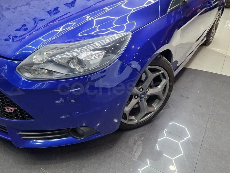 Usado Ford Focus ST 250 CV (183 kW) 2013 Azul Berlina