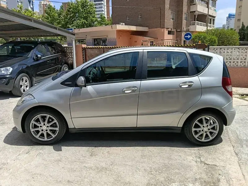 Käytetty Mercedes A180 Avantgarde 109 HP (80 kW) 2010 Harmaa Tila-auto