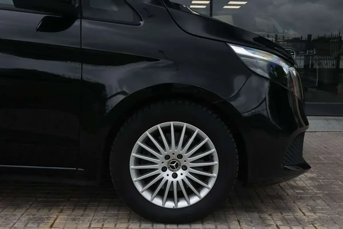 Usado Mercedes V300 Avantgarde 239 CV (175 kW) 2023 Negro Monovolumen