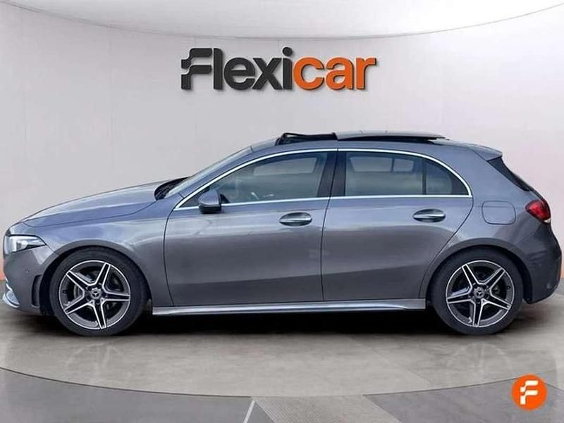 Usado Mercedes A180 116 CV (85 kW) 2020 Gris Utilitario