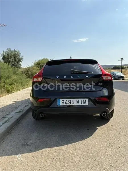 Usado Volvo V40 120 CV (88 kW) 2019 Negro Berlina