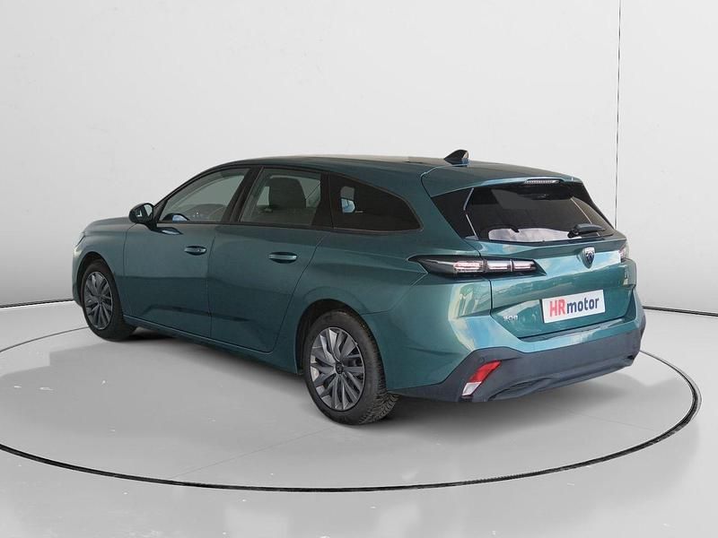 Usado Peugeot 308 Active 110 CV (80 kW) 2022 Verde Familiar