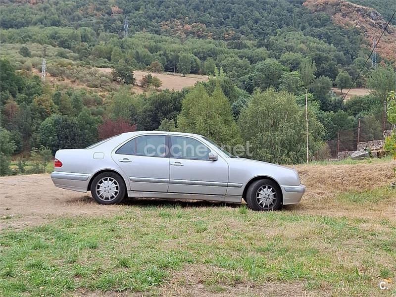 Gris / plata Usado 1999 Mercedes E200 Elegance Berlina | 1500 € - Imagen 1/1